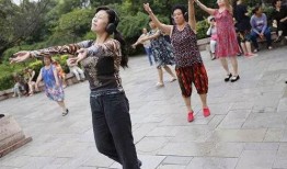 广场舞戴胸罩的爆料视频,揭秘背后真相与争议