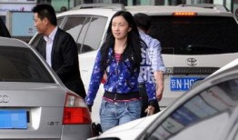 徐峥机场爆料视频在线观看,揭秘明星日常幕后趣事